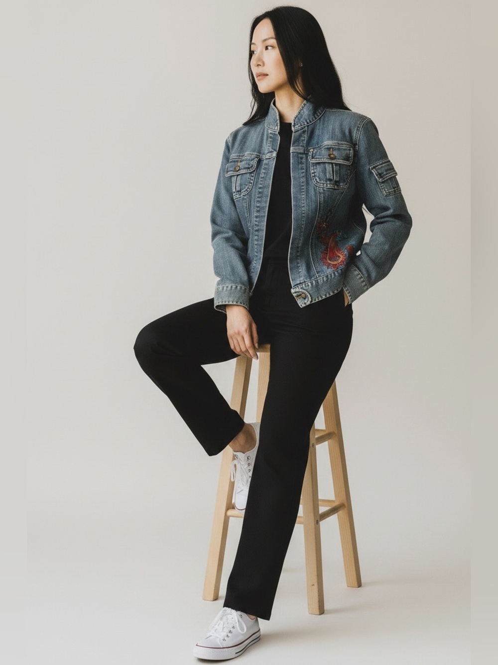 Chicos Embroidered Jean Jacket Blue size Small Open Front